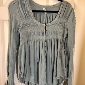 FREE PEOPLE LIGHT BLUE LONG SLEEVE BLOUSE. XS